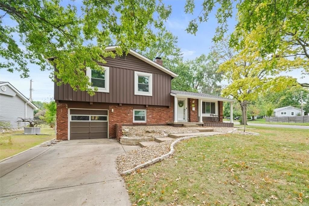 Photo 3 of 48 - 9020 Grandview Drive
