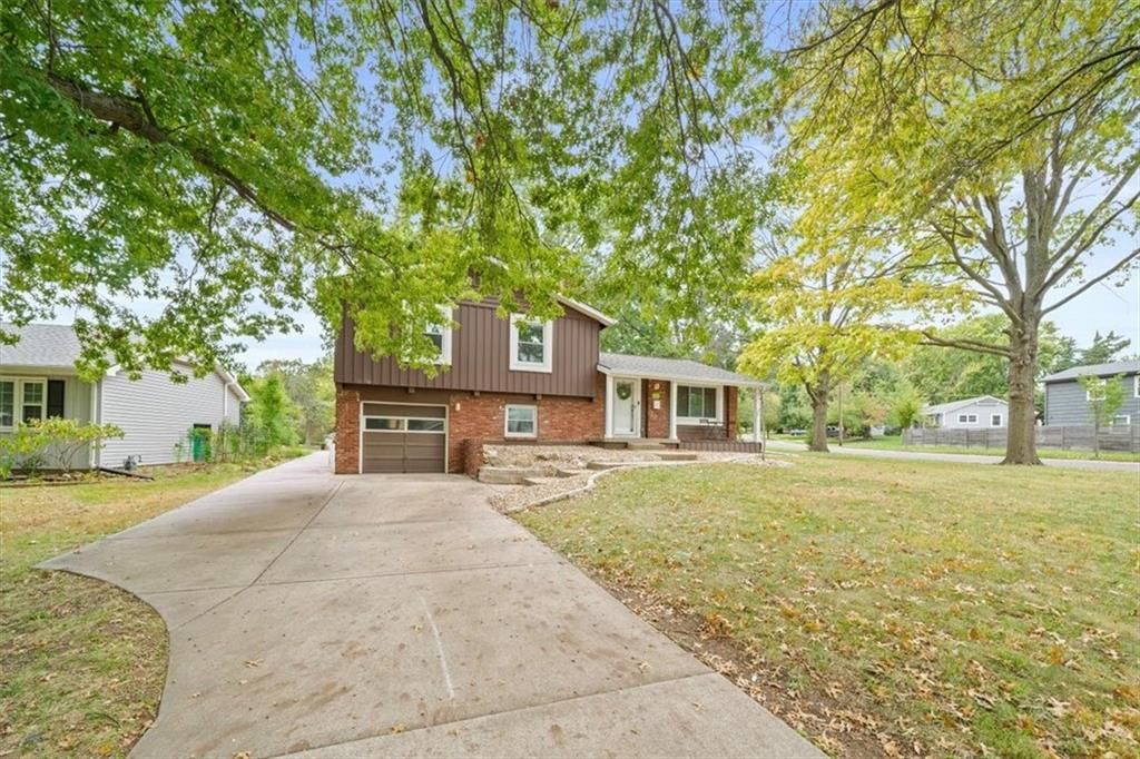 Photo 4 of 48 - 9020 Grandview Drive