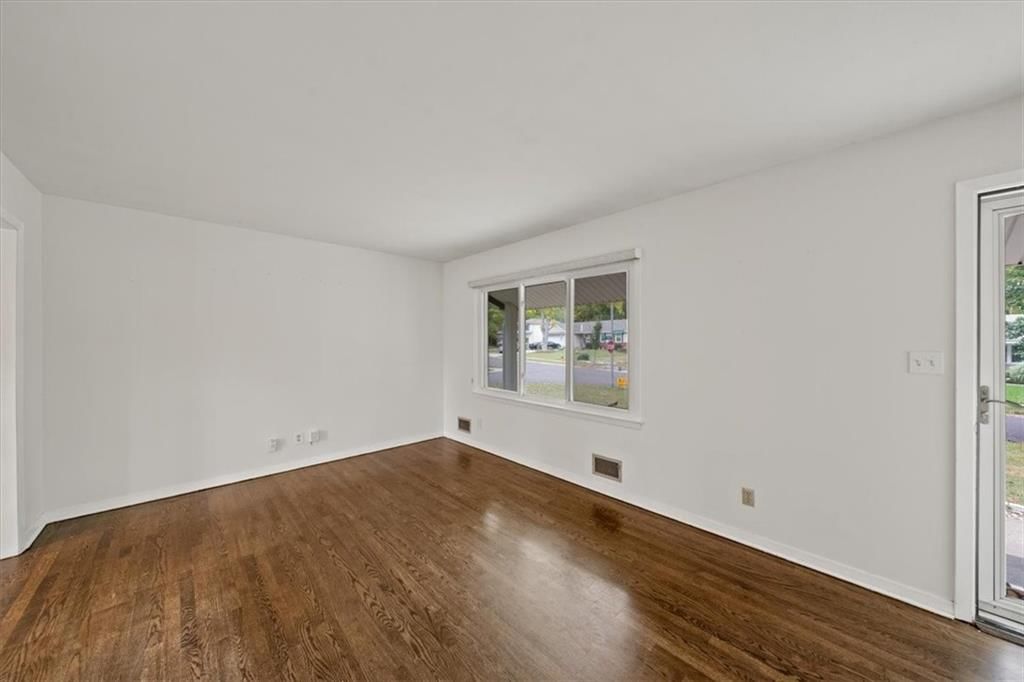 Photo 6 of 48 - 9020 Grandview Drive