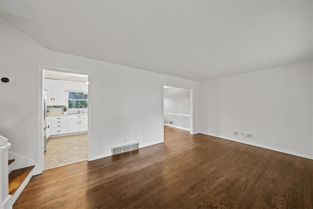 Photo 7 of 48 - 9020 Grandview Drive