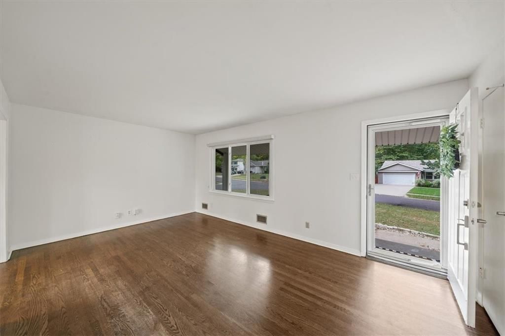 Photo 8 of 48 - 9020 Grandview Drive