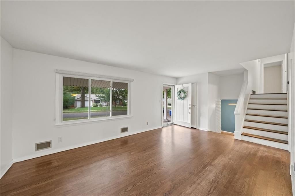 Photo 9 of 48 - 9020 Grandview Drive