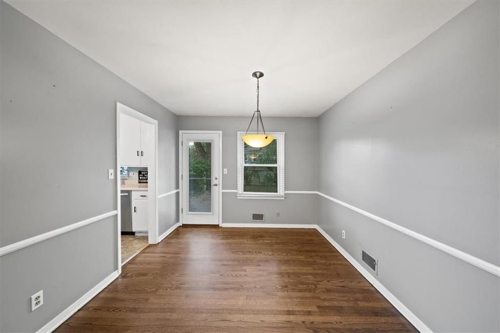 Photo 12 of 48 - 9020 Grandview Drive