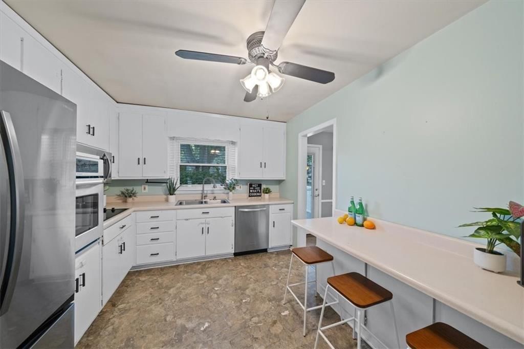 Photo 13 of 48 - 9020 Grandview Drive