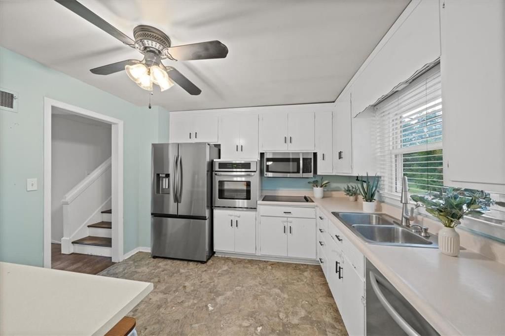Photo 16 of 48 - 9020 Grandview Drive