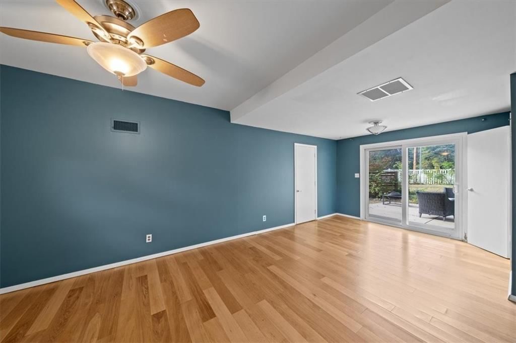 Photo 19 of 48 - 9020 Grandview Drive