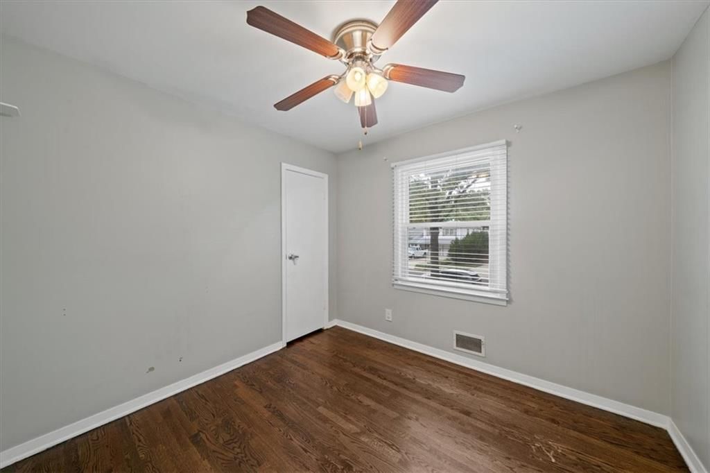 Photo 23 of 48 - 9020 Grandview Drive