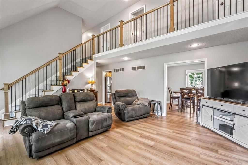Photo 5 of 41 - 822 Dogwood Street