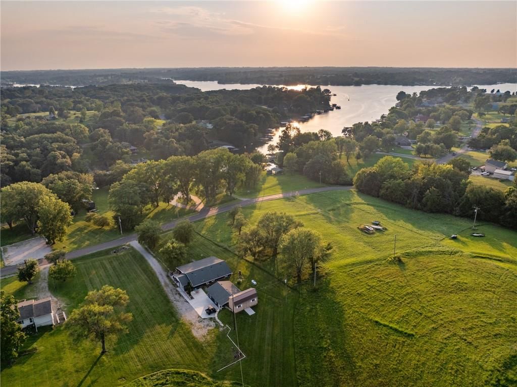 Photo 9 of 40 - 167 Lake Viking Terrace