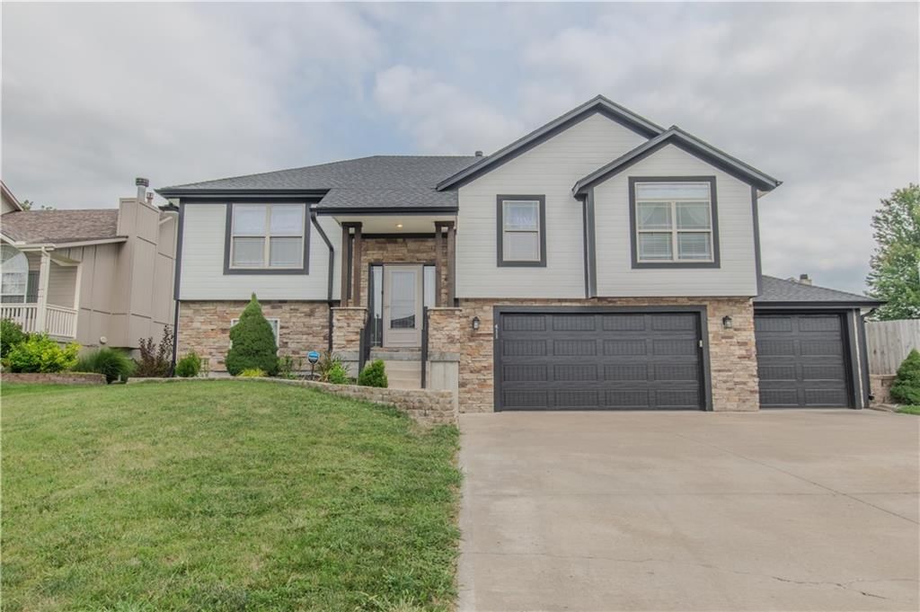 411 Eagle Glen Drive — photo 2