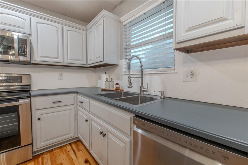 411 Eagle Glen Drive — photo 12