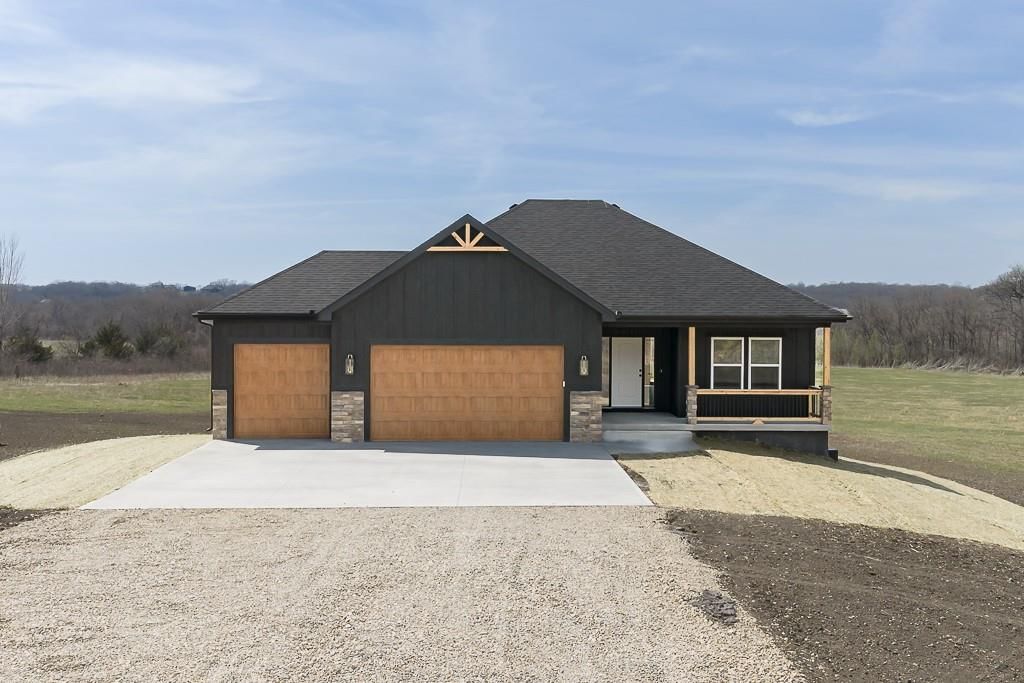17801 246th Street, Tonganoxie, KS