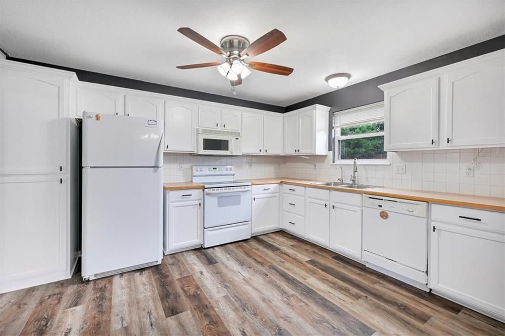 Photo 9 of 28 - 4415 Garland Street