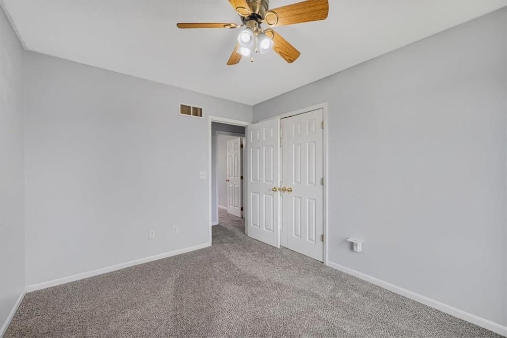 Photo 13 of 28 - 4415 Garland Street