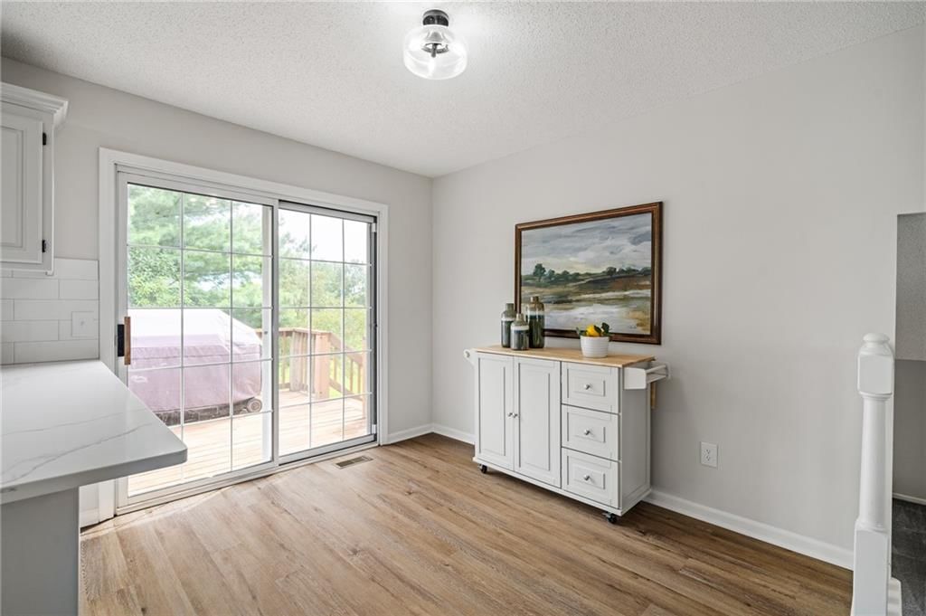 1040 NE Queens Court — photo 8