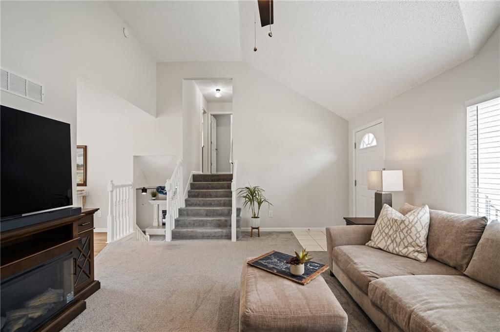 1040 NE Queens Court — photo 12