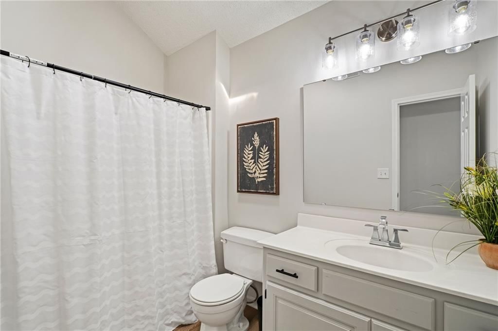 1040 NE Queens Court — photo 18