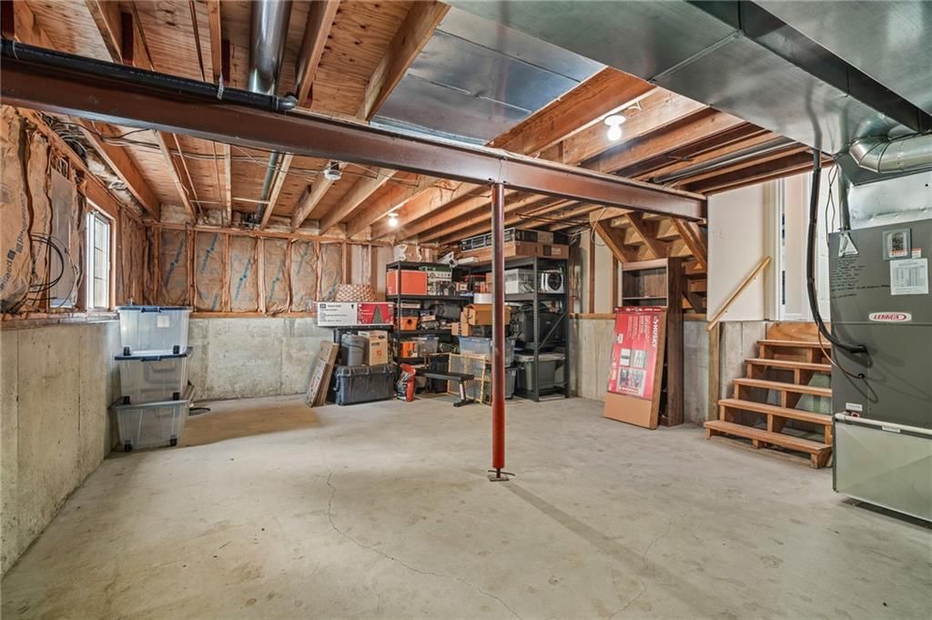 1040 NE Queens Court — photo 25