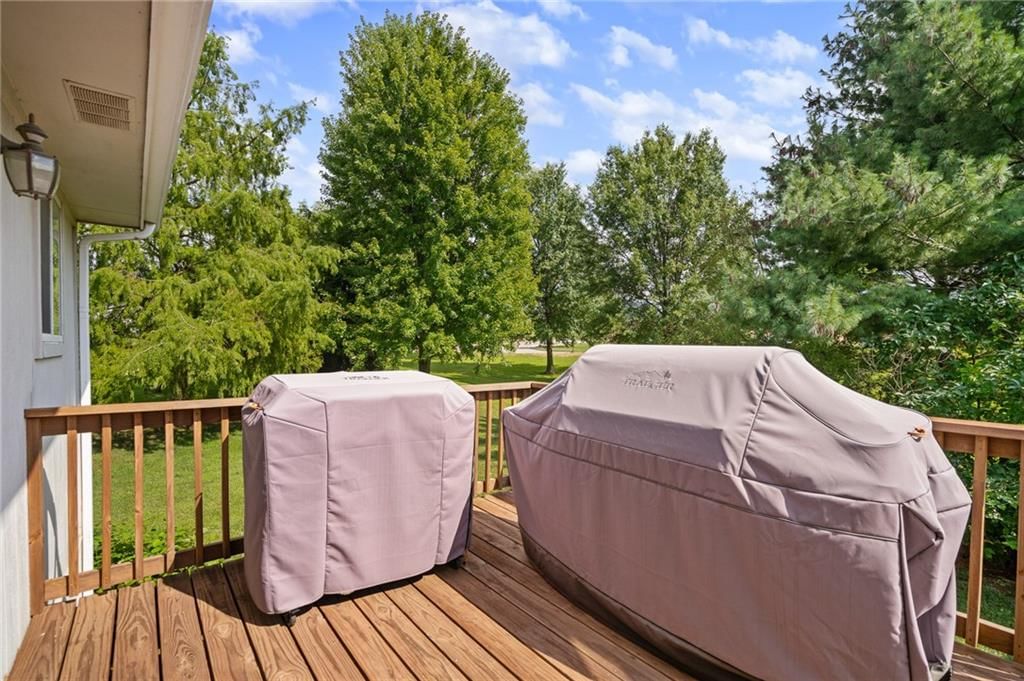 1040 NE Queens Court — photo 26