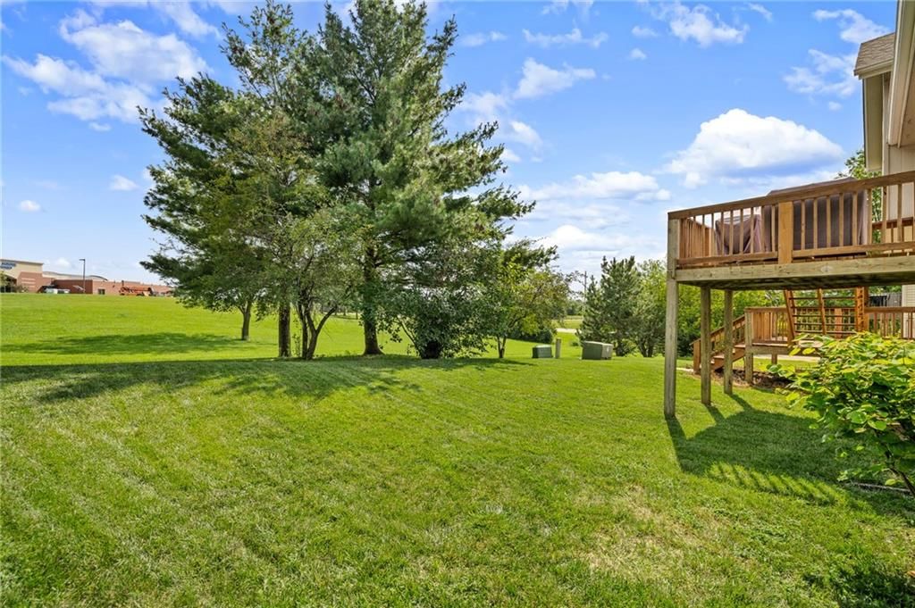 1040 NE Queens Court — photo 29