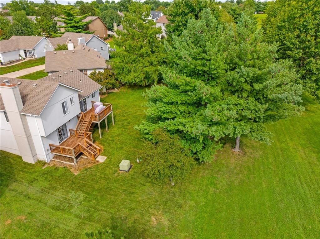 1040 NE Queens Court — photo 30