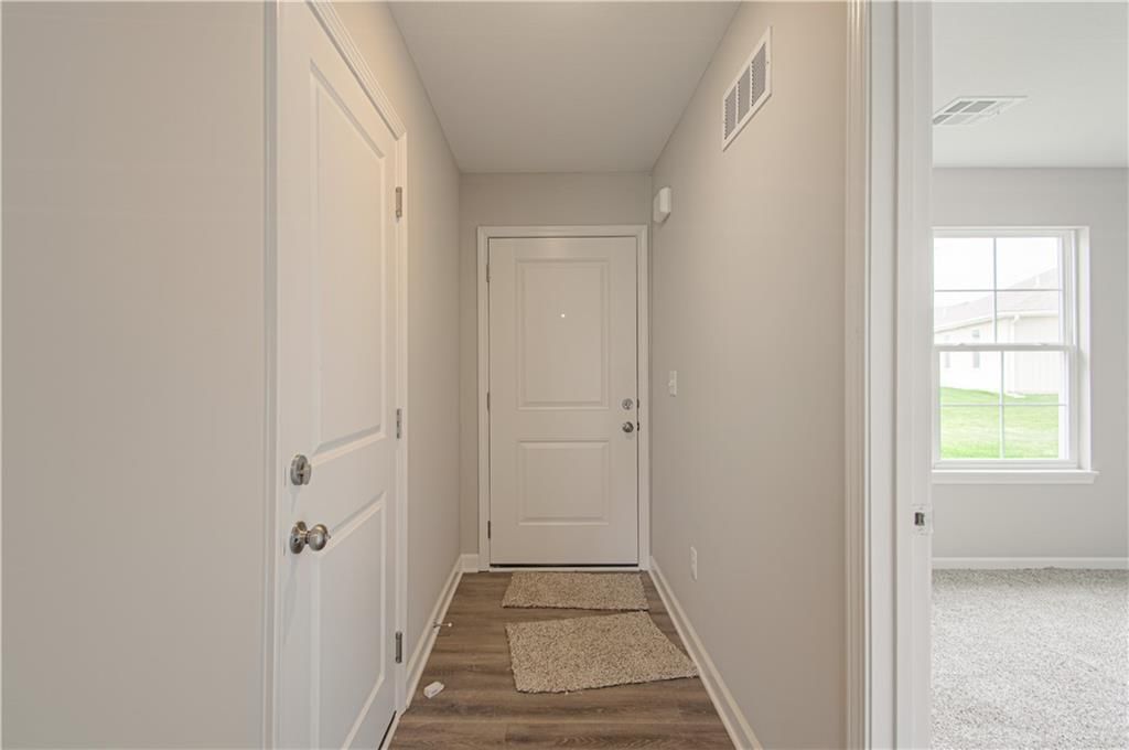 Photo 5 of 27 - 20935 E 8th Street S