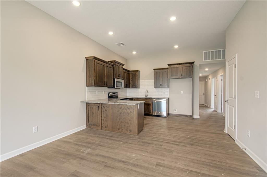 Photo 9 of 27 - 20935 E 8th Street S