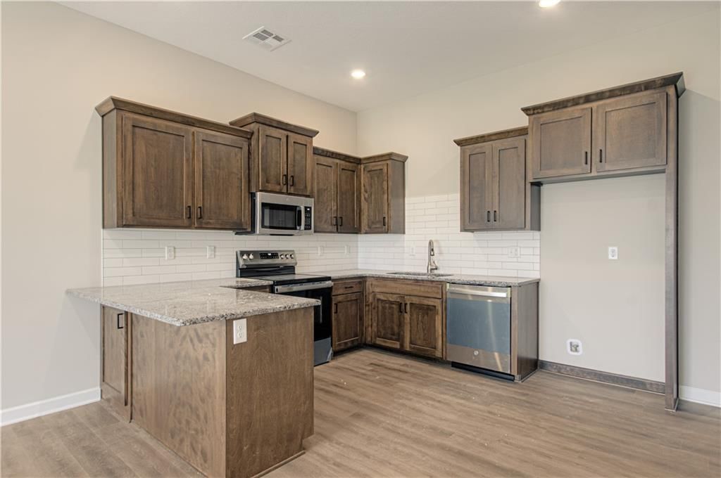 Photo 10 of 27 - 20935 E 8th Street S