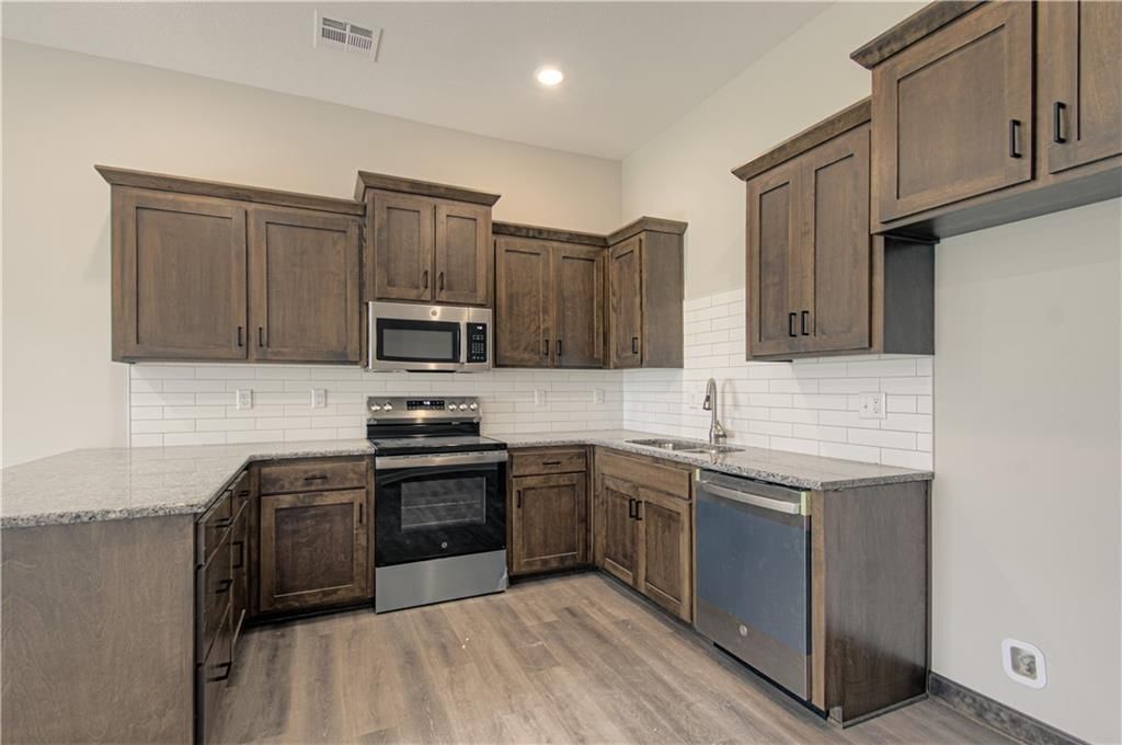 Photo 11 of 27 - 20935 E 8th Street S