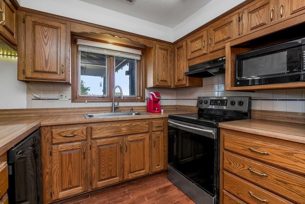 Photo 23 of 47 - 15028 150th Street