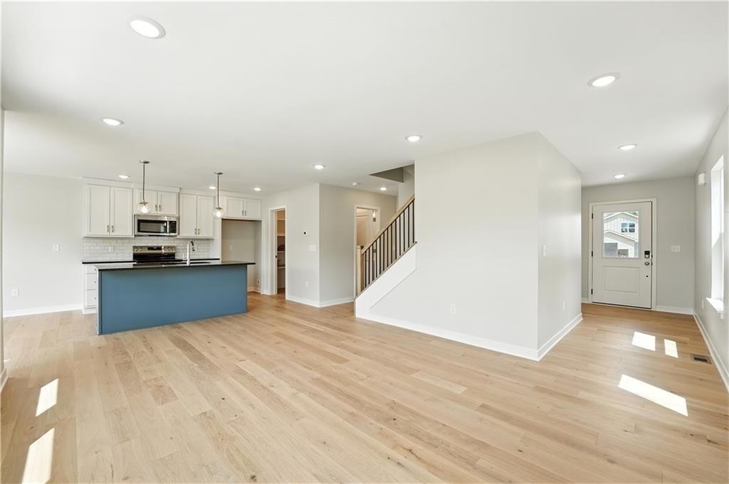 709 Glenn Circle — photo 8