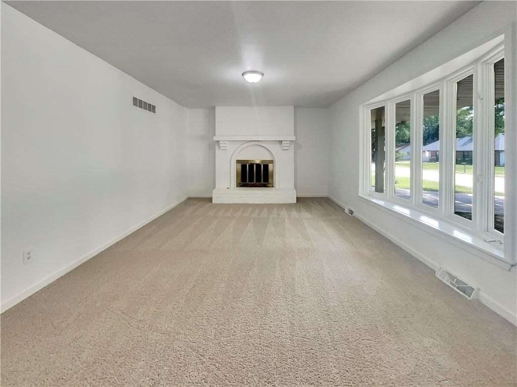2100 Thunderbird Drive — photo 3