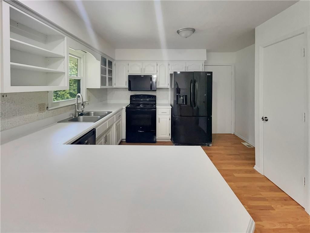 2100 Thunderbird Drive — photo 6
