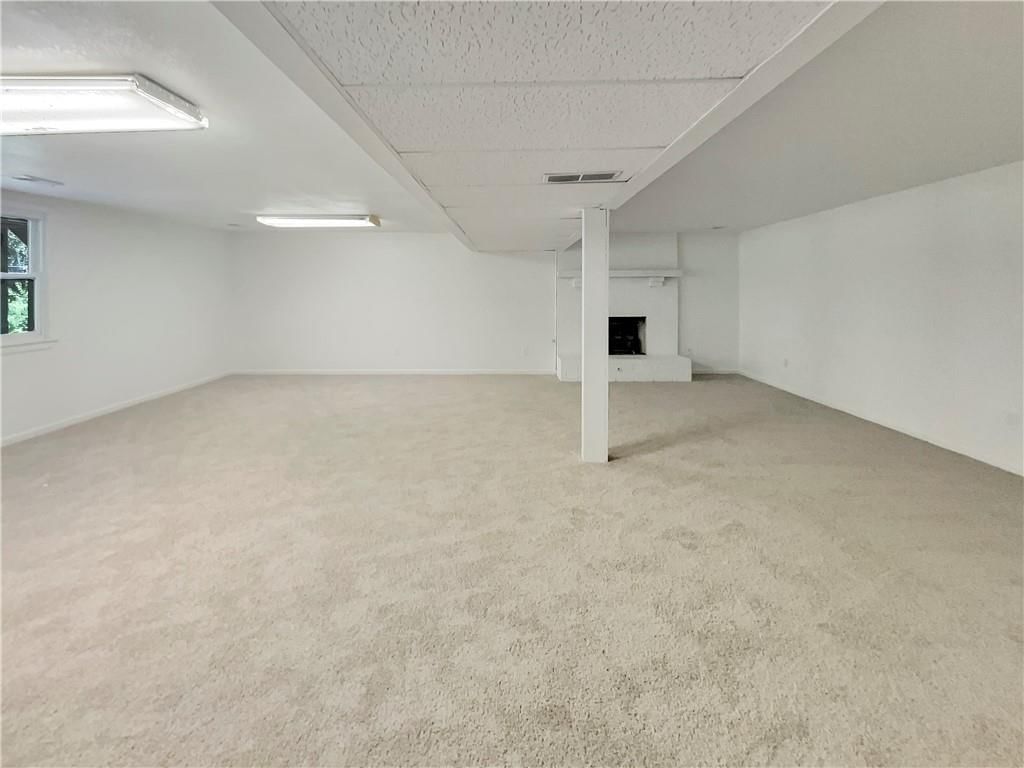 2100 Thunderbird Drive — photo 13