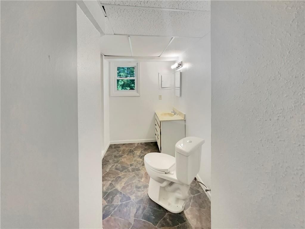 2100 Thunderbird Drive — photo 15