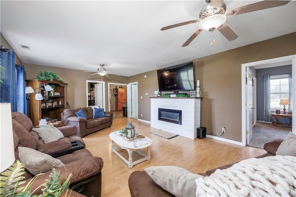 Photo 4 of 48 - 1520 N 8th Street