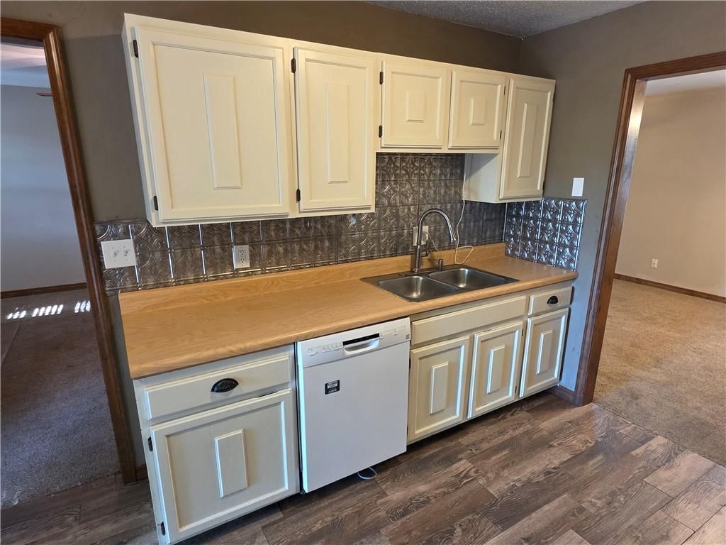 Photo 9 of 21 - 1804 N Cedar Street