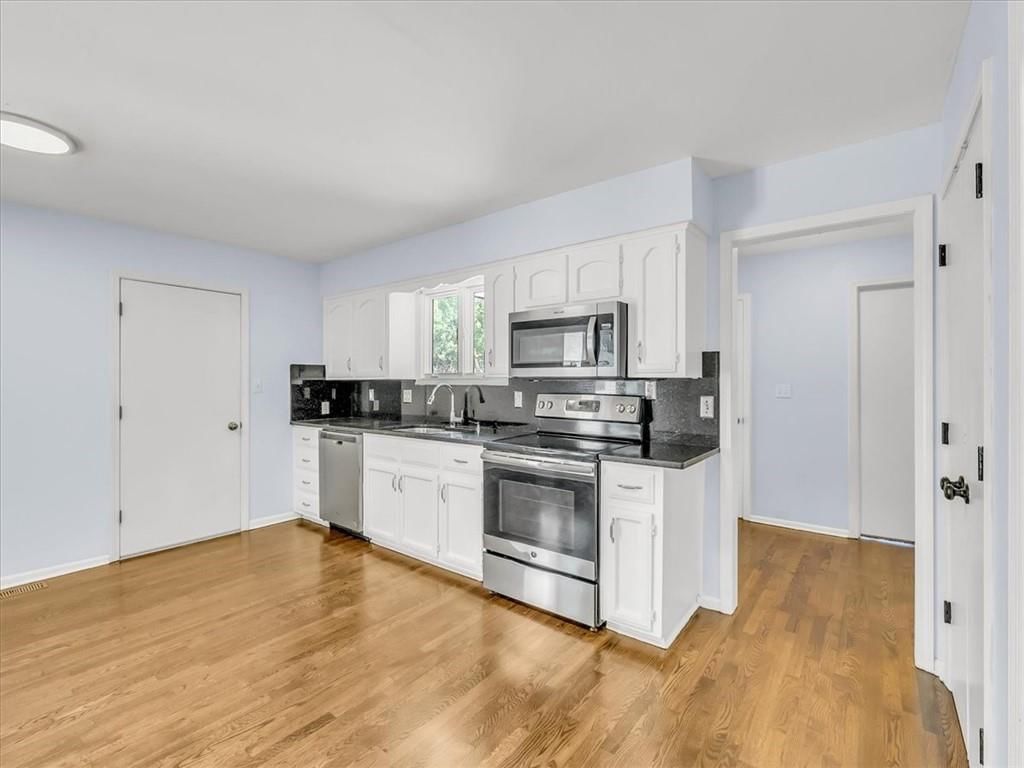 801 NE FAIRWAY HOMES Court — photo 10
