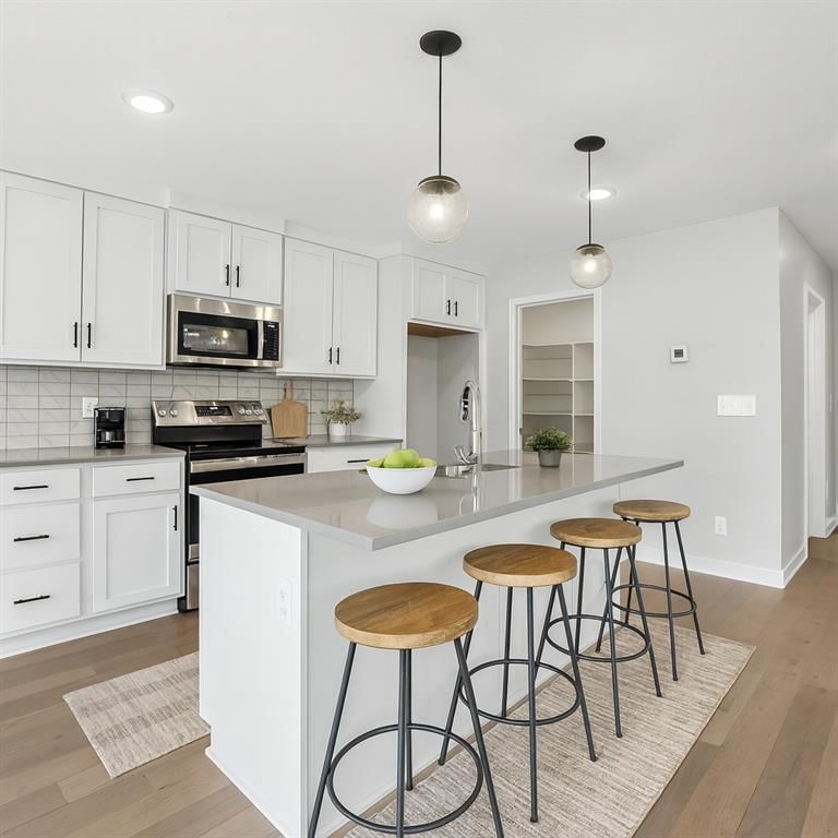 707 Glenn Circle — photo 2