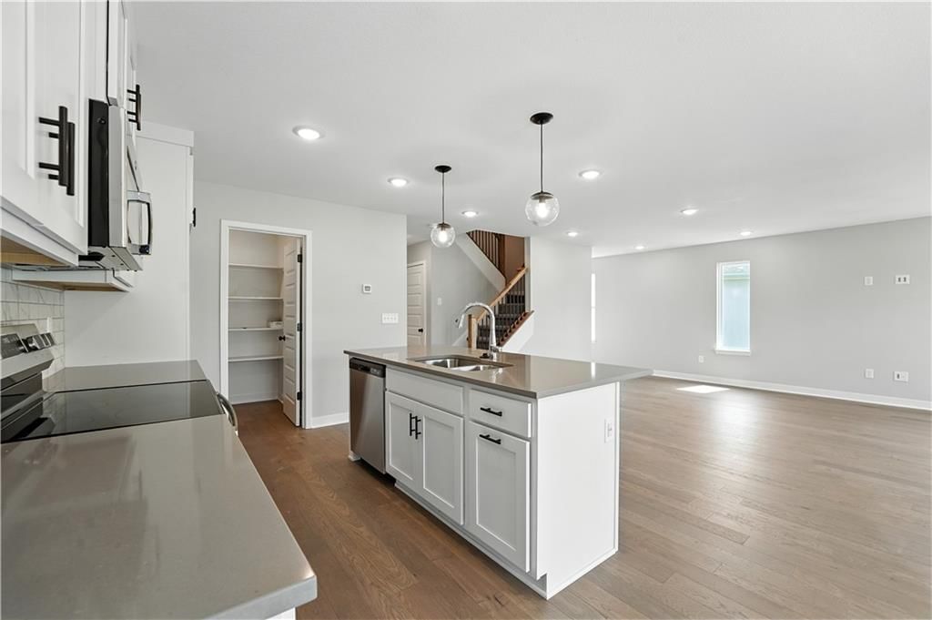 707 Glenn Circle — photo 11