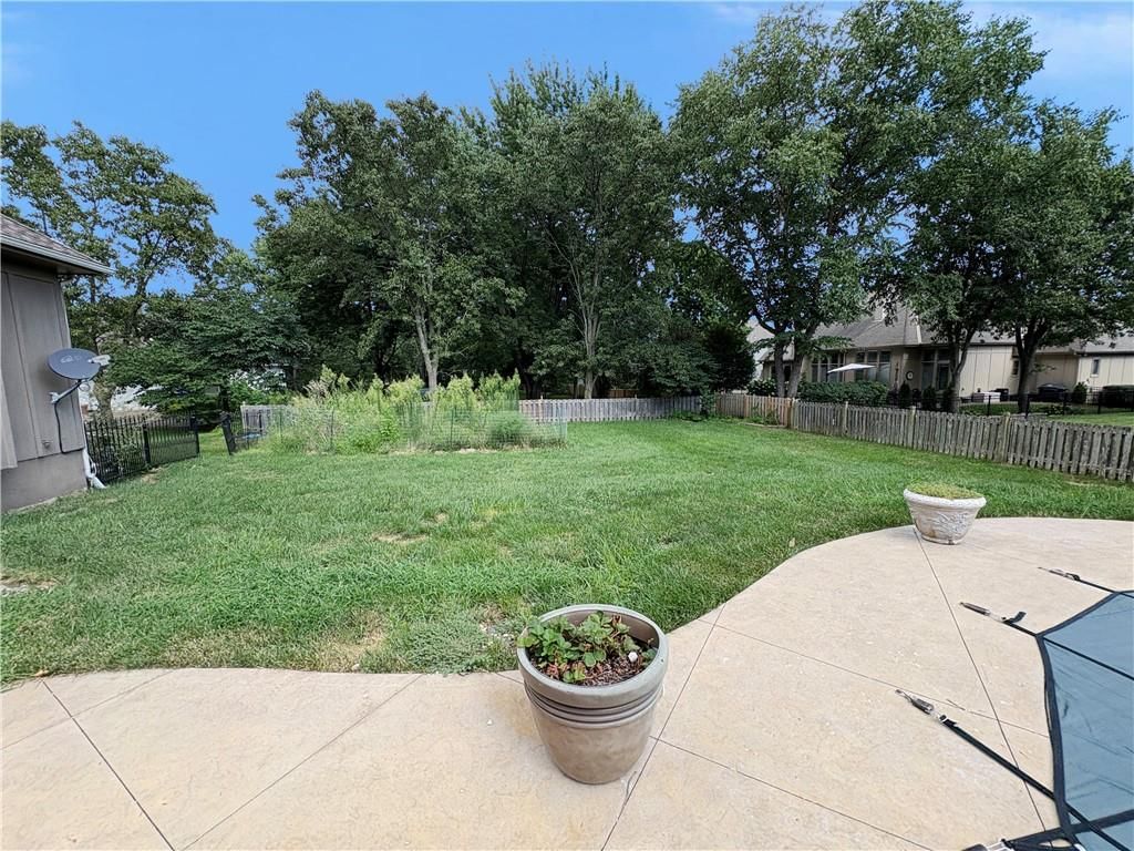 Photo 8 of 33 - 4553 W 138th Terrace