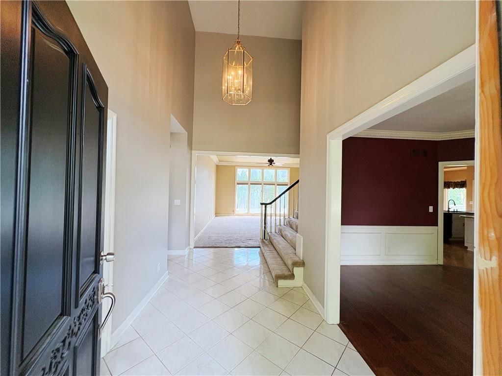 Photo 10 of 33 - 4553 W 138th Terrace