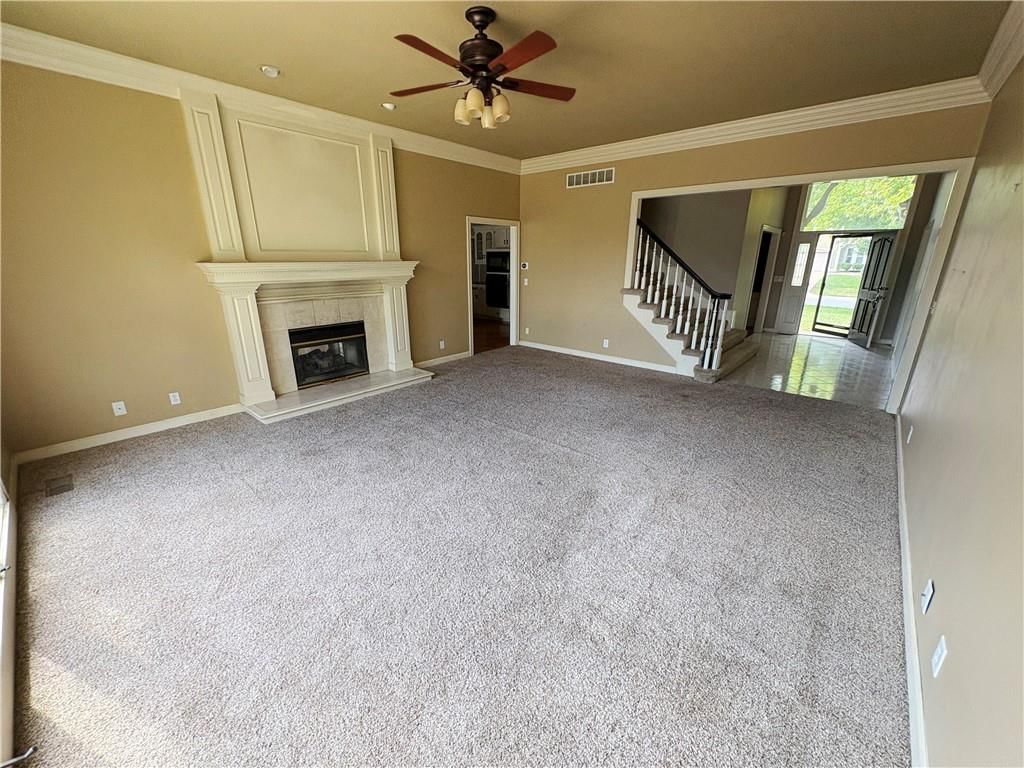 Photo 13 of 33 - 4553 W 138th Terrace