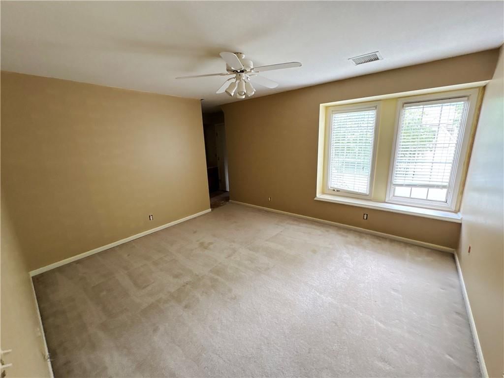 Photo 31 of 33 - 4553 W 138th Terrace