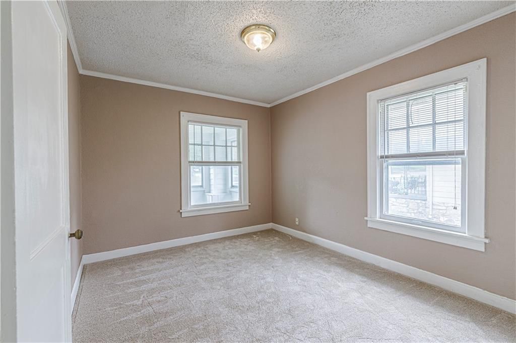 2230 E Gregory Boulevard — photo 10