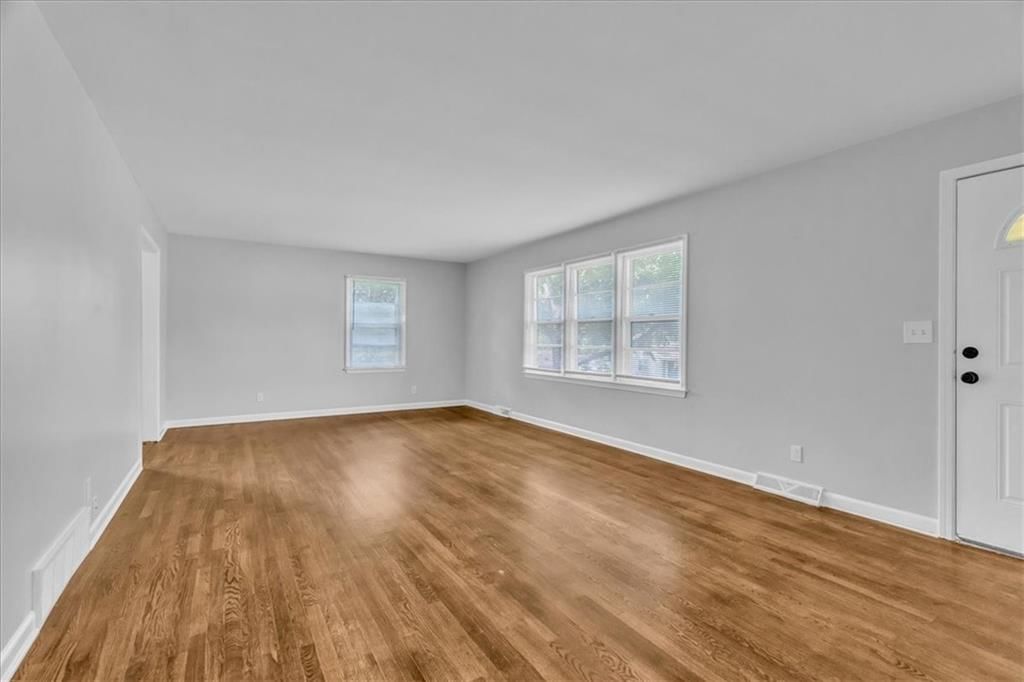 Photo 6 of 28 - 4641 N Brighton Avenue