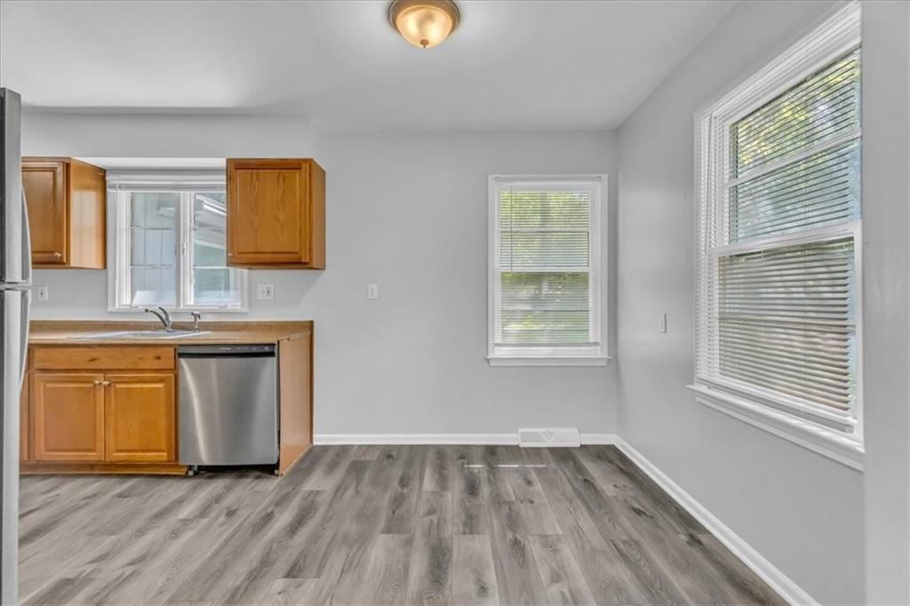 Photo 10 of 28 - 4641 N Brighton Avenue