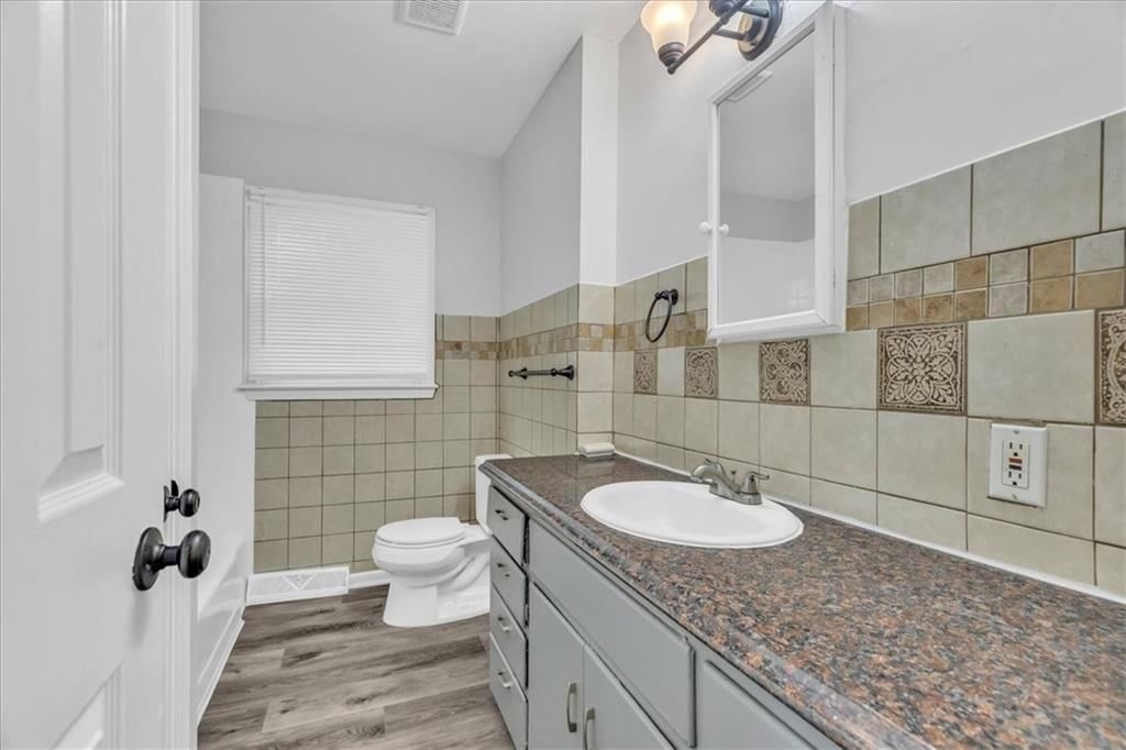 Photo 11 of 28 - 4641 N Brighton Avenue