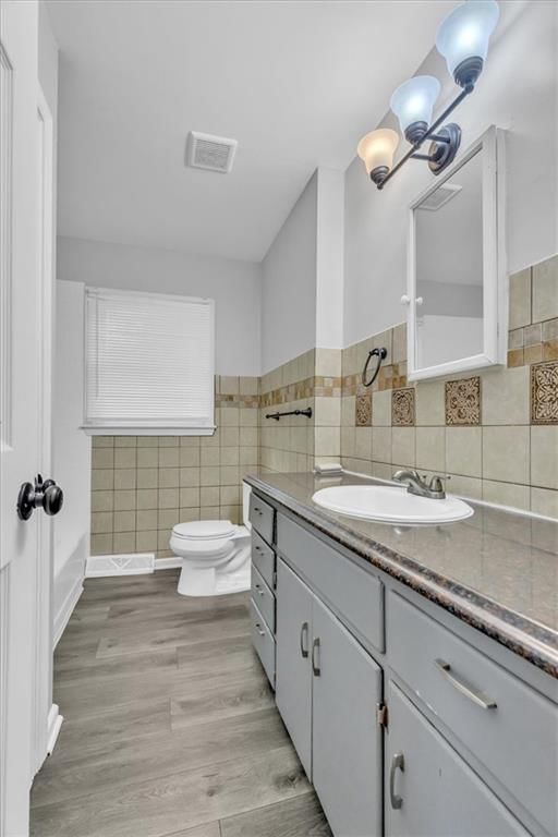 Photo 12 of 28 - 4641 N Brighton Avenue