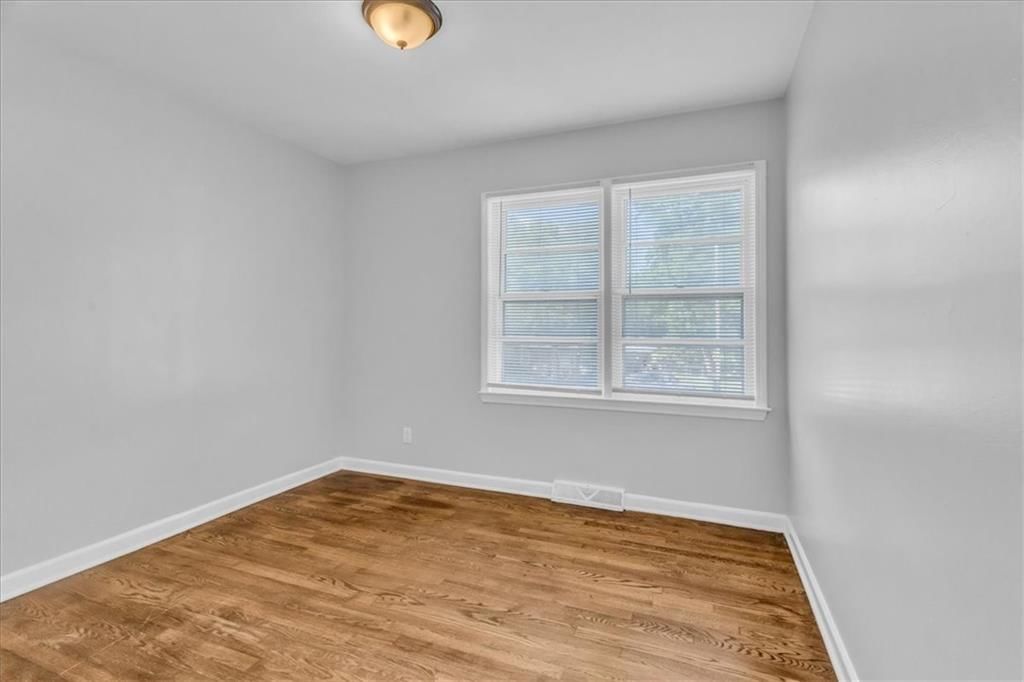 Photo 17 of 28 - 4641 N Brighton Avenue
